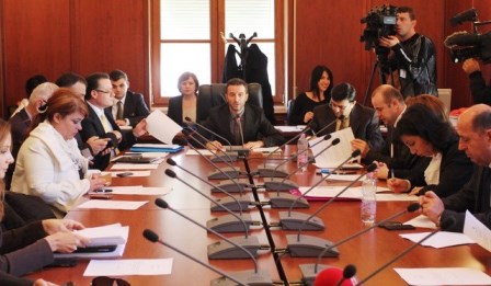 Falen gjobat per sigurimet, perfitojne 38 mije biznese